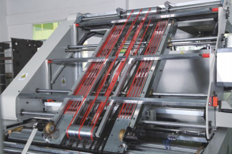 ঢেউতোলা 1450mm*1450mm হাই স্পিড ফ্লুট ল্যামিনেটর মেশিন DX-1450