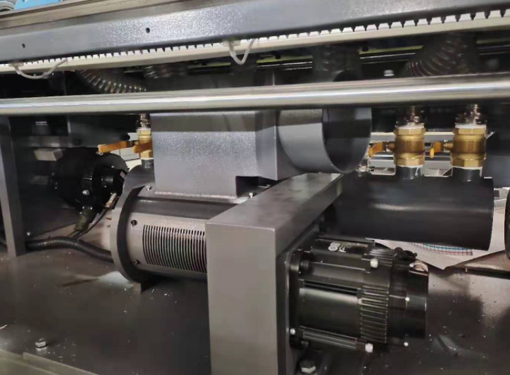 120-600gsm টপ শীট অটো ফ্লুট ল্যামিনেটর 3প্লাই ঢেউতোলা লেমিনেটিং মেশিন
