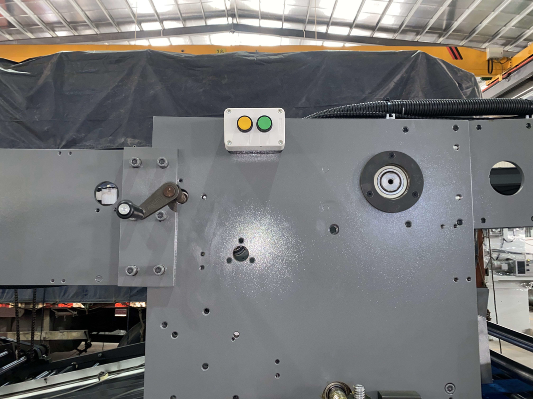 1650*1450mm 5 প্লাই ফ্লুট লেমিনেটর ঢেউতোলা কার্ডবোর্ড লেমিনেট করার মেশিন