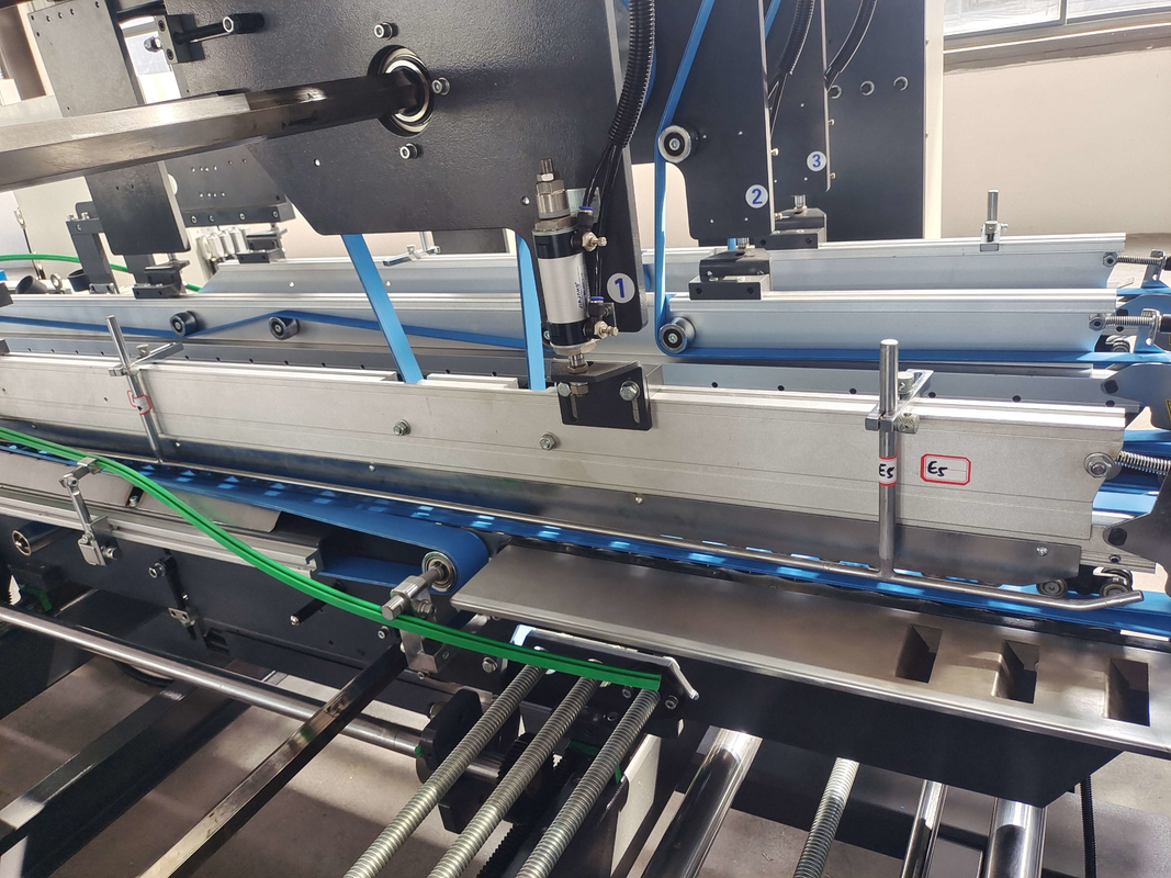 300-800gsm পাঁচ স্তর ঢেউতোলা শক্ত কাগজ ফোল্ডার Gluer স্বয়ংক্রিয় ফোল্ডার Gluing মেশিন